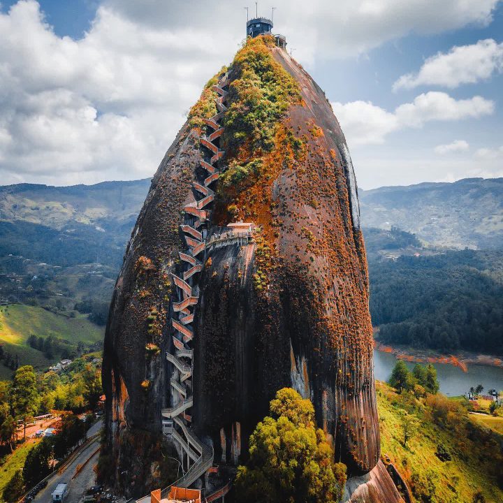 PIEDRA DEL PEÑOL